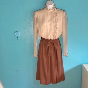 Susan Wayne Inc. Vintage Dress Marked Size 10 / Fits 4 Long Sleeve Cream & Tan